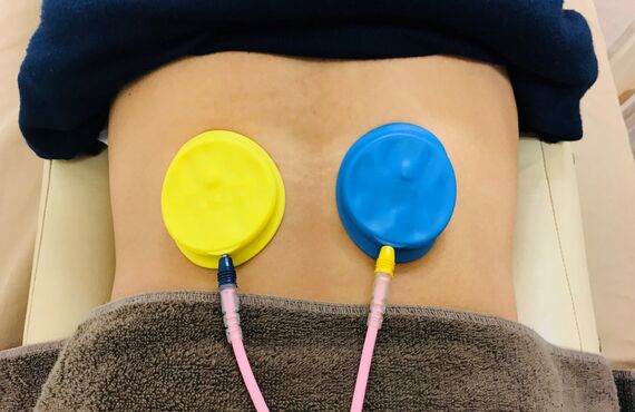 電気でケアするテクトロンの施術を京成大和田近郊で体験 | 肩こりや腰痛などへの施術を行っている八千代の里接骨院